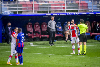 Mendilibar durante el partido ante el Alavés. (Jaizki FONTANEDA / FOKU)