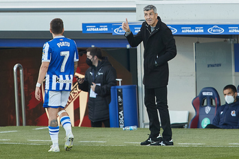 Imanol habla con Portu durante el partido (LOF)