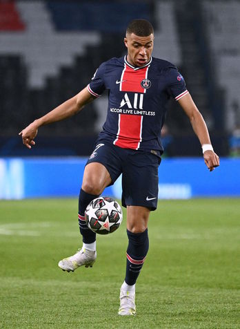 Aquejado de una contractura, el concurso de Mbappé está en el aire, aunque parece que hará todo lo posible por jugar. (Anne-Christine POUJOULAT/AFP)