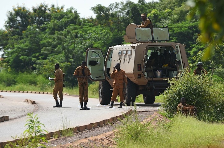 Foto de archivo de soldados burkineses cerca de Uagadugú, la capital del país. (Sia KAMBOU | AFP) 