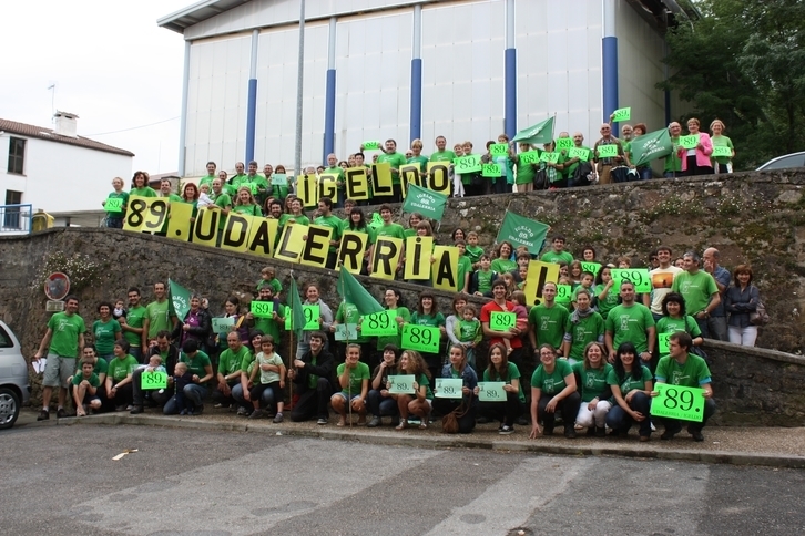 Vecinos de Igeldo reclamando un municipio propio, en una imagen de archivo.