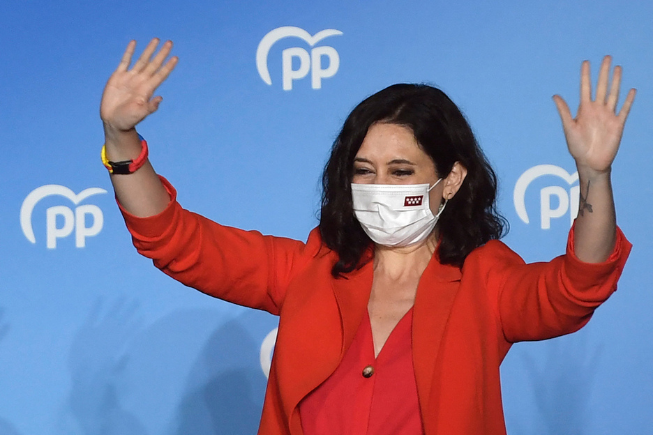 Isabel Diaz Ayusok «askatasuna» ahoan ospatu du garaipena. (Pierre Philippe MARCOU | AFP)