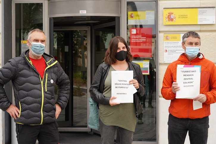 Aguraingo eta Arraia-Maeztuko EH Bilduko udal taldeek alegazioak aurkeztu dizkiote Iturrietako zentral eolikoaren proiektuari.