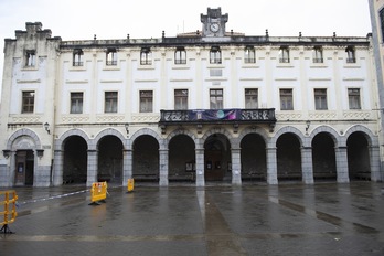 Ayuntamiento de Mundaka, donde se mantiene la disputa entre su alcalde y el PNV. (Raúl BOGAJO/FOKU)