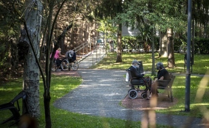 Adineko pertsonak Gasteizko egoitza batean, artxiboko irudian. (Jaizki FONTANEDA/FOKU)
