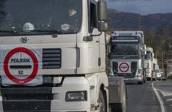 Una caravana de vehículos contra el peaje en Deskarga convocada por el sindicato Hiru y la plataforma A-636 Beasain-Bergara Peajerik Ez. (Andoni CANELLADA | FOKU)