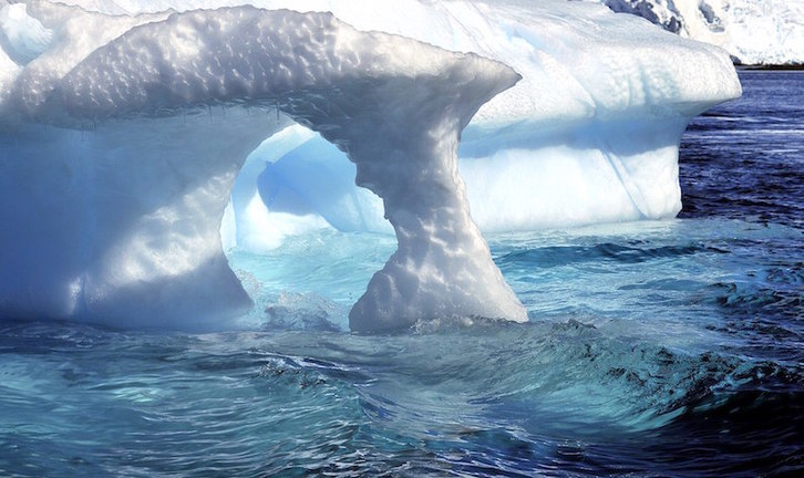 Imagen de un detalle de un iceberg en la Antártida. (WIKIPEDIA)