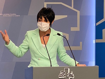 Maddalen Iriarte ha anunciado que el jueves que viene el Parlamento debatirá la reprobación de la consejera Sagardui, 