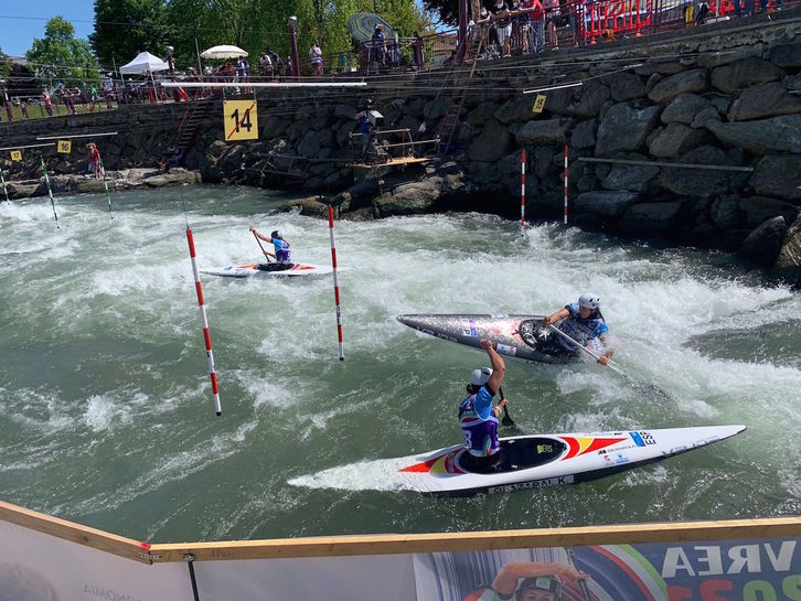 Klara Olazabal, Miren Lazkano y Núria Vilarrubla, en la final de C1 del Europeo de Eslalon. (@RFEPiraguismo)