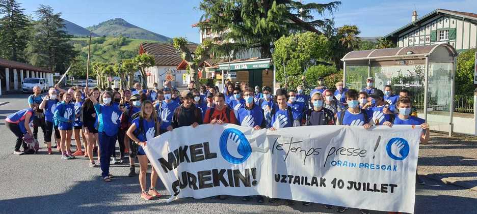 Ezpeletan, martxa abiatzear. (@Artisans_Paix) Ezpeletan, martxa abiatzear. (@Artisans_Paix)