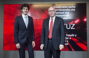 El diputado general de Bizkaia, Unai Rementeria, junto al responsable foral de Hacienda y Finanzas, José María Iruarrizaga. (Marisol RAMIREZ/FOKU)