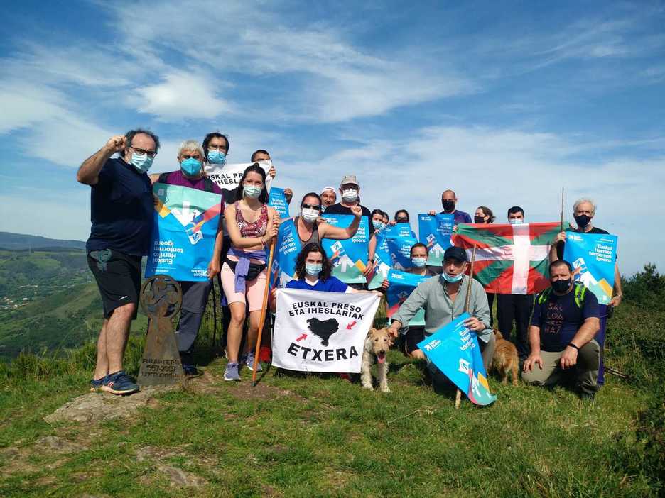 Montañoko gailurrera ere iritsi da aldarria. (@sare_herritarra) Montañoko gailurrera ere iritsi da aldarria. (@sare_herritarra)