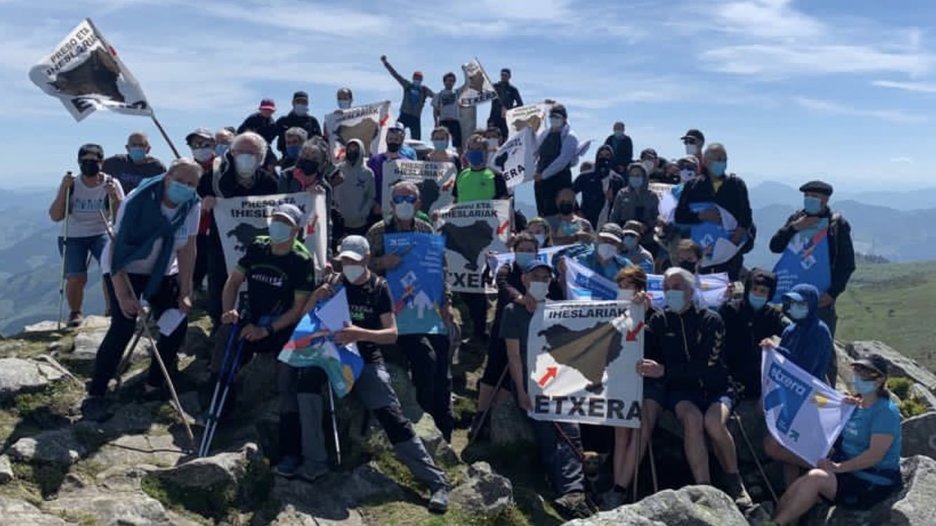 Oiz mendian ere, jende andana. (@Julenaretakoa) Oiz mendian ere, jende andana. (@Julenaretakoa)