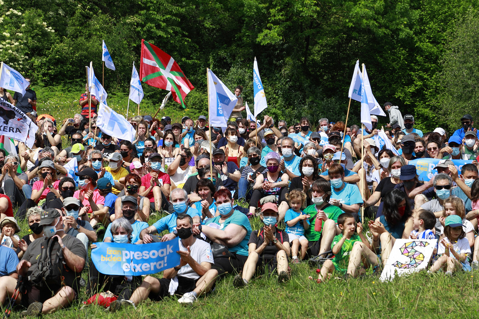 Oriamendira bidean, lagun ugari. (Maialen ANDRES / FOKU) Oriamendira bidean, lagun ugari. (Maialen ANDRES / FOKU)