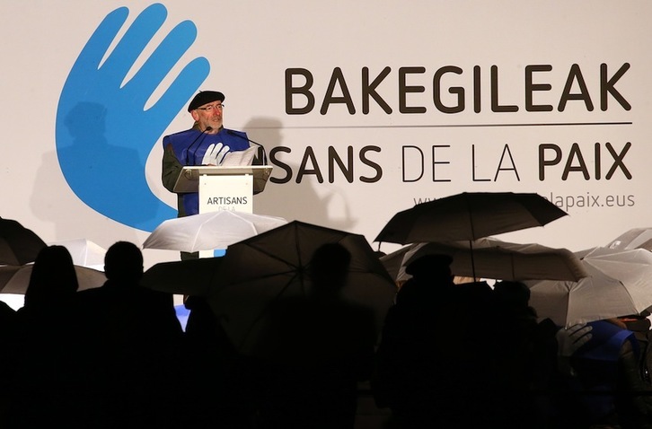 Berhokoirigoin, en el acto organizado por los Artesanos de la Paz y Bake Bidea en defensa de los derechos de los presos vascos, en Baiona, el pasado 9 de enero. (Bob EDME)