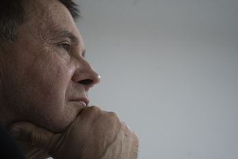Arnaldo Otegi, durante la entrevista con el director de GARA. (Jagoba MATEROLA/FOKU)