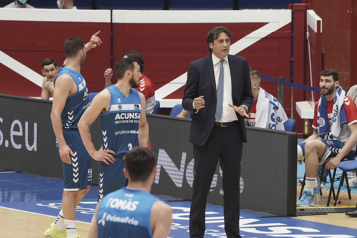 Marcelo Nicola no ha dado con la tecla, una vez más, para poder lograr una victoria del GBC. (Andoni CANELLADA/FOKU)