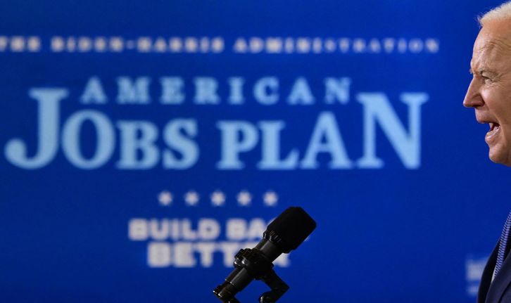 Joe Biden durante la presentación, a finales de marzo, de sus planes económicos. (Jim WATSON/AFP)