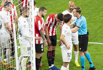 El Athletic se impuso al Huesca por 2-0 en la primera vuelta en San Mamés. (Monika DEL VALLE / FOKU)