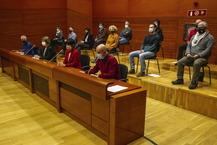 Euskal gehiengo politiko eta sindikalak euskal presoen urruntzea amaitzea eskatu zuen Euskalduna Jauregian. (Aritz LOIOLA/FOKU)