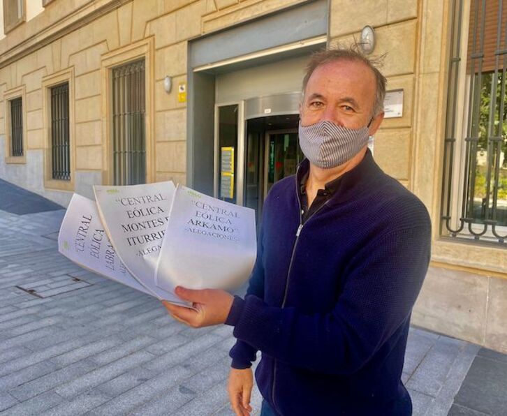 Kike Fernandez de Pinedok aurkeztu ditu alegazioak. (EH BILDU)