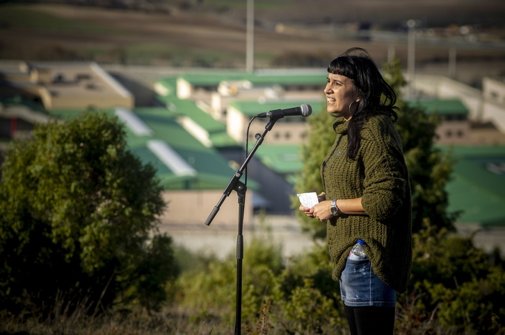 Presoen aldeko ekimen bat, Zaballako espetxearen aurrean. (Jaizki FONTANEDA | FOKU)