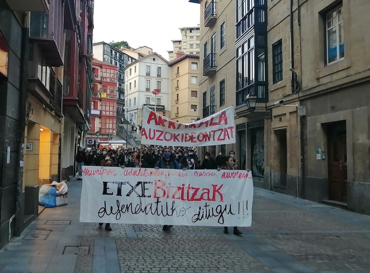 Arrakala espazioaren desalojoaren aurkako manifestazioa.