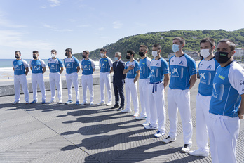 Buruz Buruko txapelketa jokatuko duten pilotariak, Donostian egin den aurkezpenean. (Jagoba MANTEROLA/FOKU)