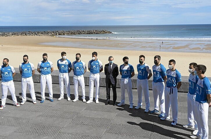 Buruz Burukoan lehen aldiz, txapeldunaren elastiko gorria ez da aurkezpenean izan. (Andoni CANELLADA/FOKU)