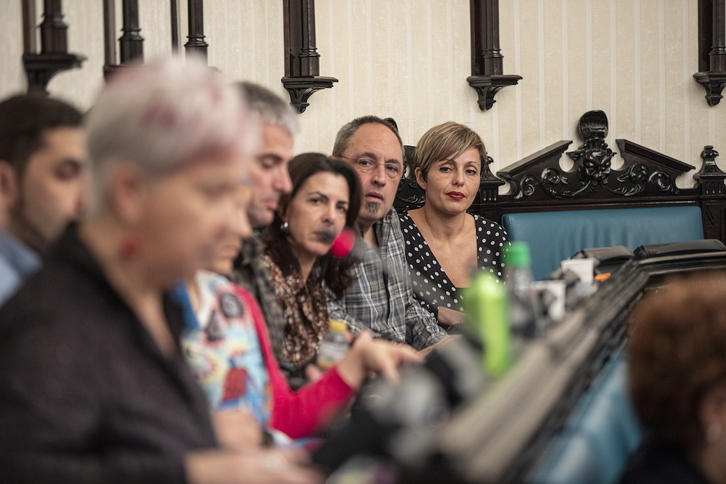 Rocio Vitero, la primera por la derecha, durante un pleno. (Endika PORTILLO/FOKU)