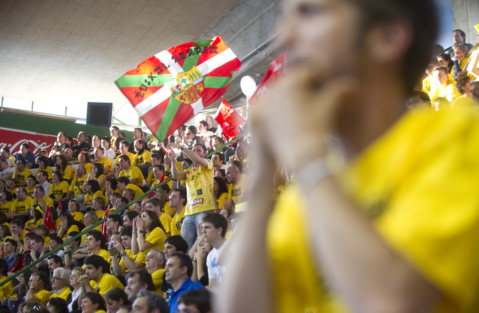 Zaleak, taldea animatzen. (Jagoba MANTEROLA / FOKU) Zaleak, taldea animatzen. (Jagoba MANTEROLA / FOKU)