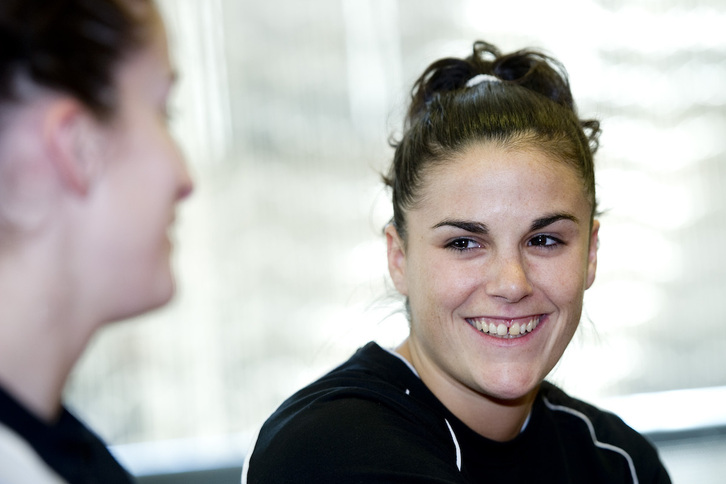 Naiara Egozkue sonríe a pocos días de disputar la final de la Champions. (Jagoba MANTEROLA / FOKU)