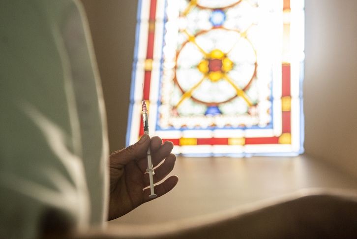 Alrededor de la mitad de esas 2.600 dosis suplementarias llegarán a los centros de Ipar Euskal Herria. (Guillaume FAUVEAU)