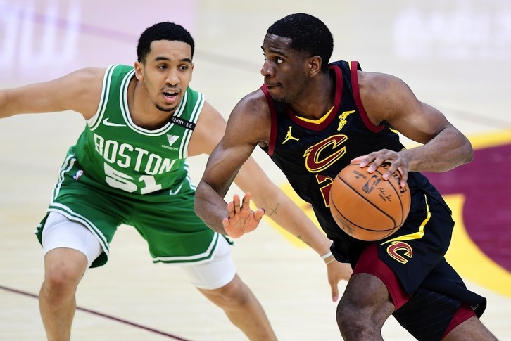 Los Boston Celtics, condenados tras caer en Cleveland a pasar por el play-in si quieren jugar los playoffs. (Emilee CHINN / AFP PHOTO)