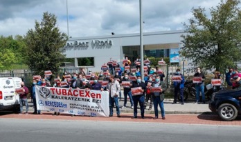 Trabajadores de Mercedes Benz de Gasteiz, concentrados en solidaridad con los de Tubacex. (NAIZ)