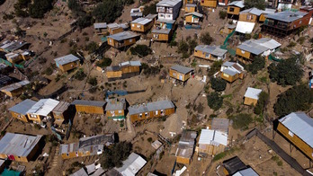 Campamento de chabolas La Cancha, en las afueras de Santiago de Chile. (Martin BERNETTI/AFP)