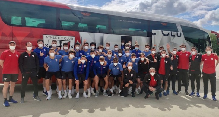 Expedición completa del Bilbao Athletic a Extremadura. (@AthleticClub)