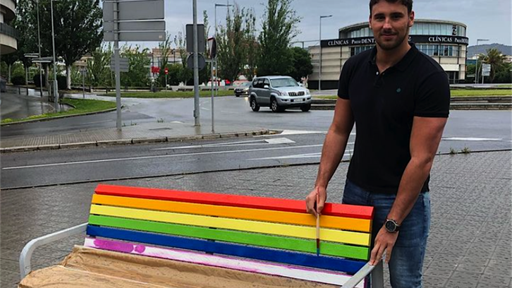 El jugador español de waterpolo Víctor Gutiérrez fue pionero en hacer pública su homosexualidad, tras lo que ha sido objeto de insultos homófobos por parte de otro jugador.    EUROSPORT