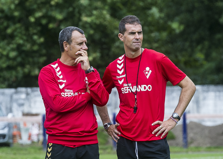 El tándem formado por Gaizka Garitano y Patxi Ferreira dirigió la nave en el arranque de su singladura por la máxima categoría. (Luis JAUREGIALTZO / FOKU)