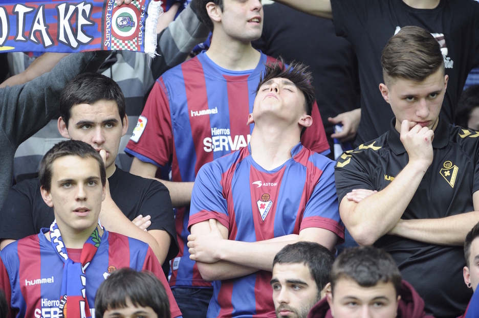 Tras una gran primera vuelta, el Eibar se hundió en la segunda y terminó en puestos de descenso. Se salvó en los despachos gracias a los problemas económicos del Elche. (Jon URBE / FOKU)