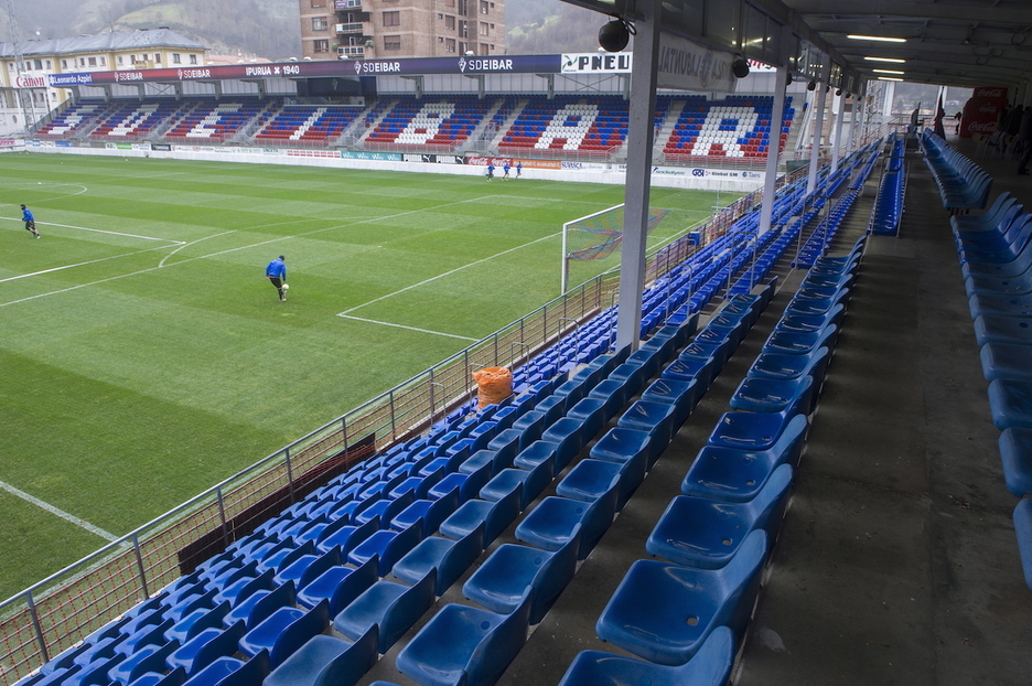 Aspecto de la tribuna este, tras la reforma y ampliación. (Jon URBE / FOKU)