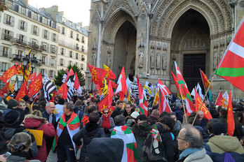 2019ko abenduan Parisen Gure Hizkuntzak Bizi Daitezen kolektiboak deituta egin zen manifestazioa. (POUR QUE VIVENT NOS LANGUES)