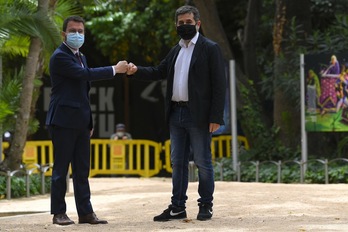 Pere Aragonès y Jordi Sànchez anunciaron el pacto este lunes. (Lluís GENÉ/AFP)