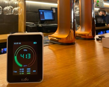 Medidor de CO2 en la Herriko de Alde Zaharra de Iruñea. (NAIZ)