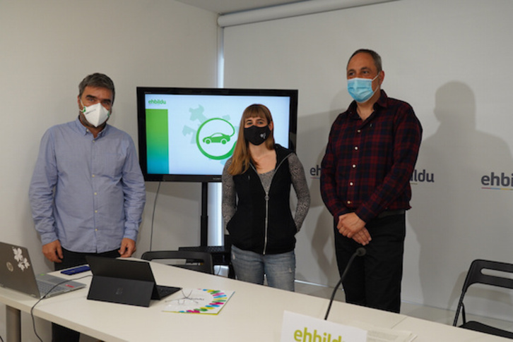 Mikel Otero, June Mujika y Felix González, en la presentación del proyecto de gigafactoría. (Raúl BOGAJO-FOKU)