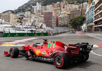 Charles Leclerc (Ferrari), en plena clasificación por las calles de Montecarlo. (Valery HACHE/AFP)