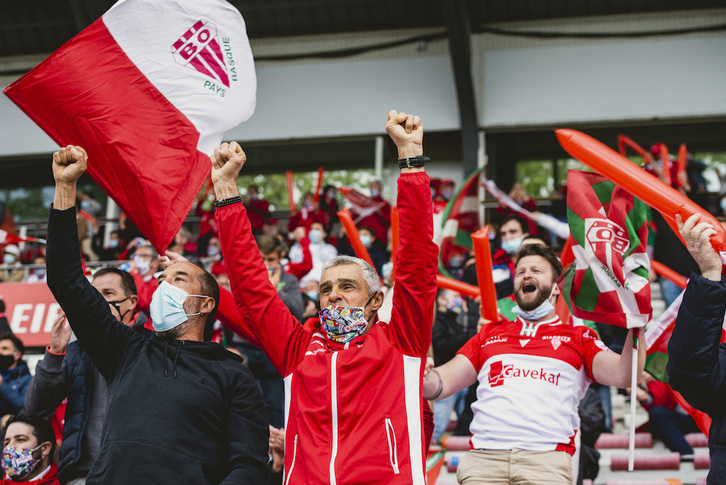 Aguilera ha vuelto a acoger a una afición que ha disfrutado con la victoria. (Guillaume FAVEAU)