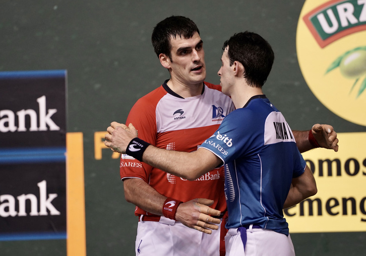 Altuna eta Ezkurdiak orain arteko txapelketako partida jokatu dute Atano III.ean. (Andoni CANELLADA/FOKU)