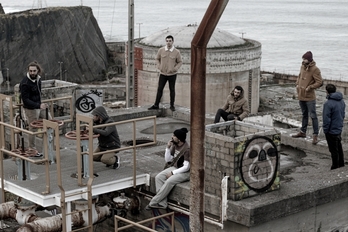 Denbora gelditu dela dirudien tokian, Lemoizen, ikusi ditzakegu Kaserna taldeaoak. (Mirene GONZALEZ)