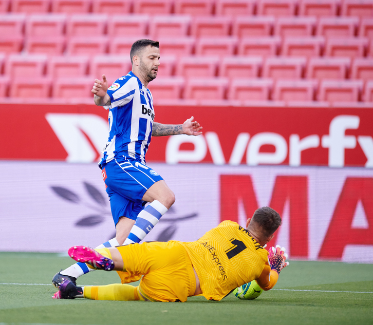 Édgar Méndez ha sido uno de los jugadores más activo por parte albiazul. (AGENCIA LOF)